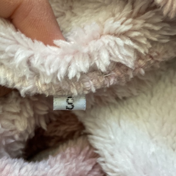 NWOT Soft fuzzy pullover in size S - Picture 3 of 7